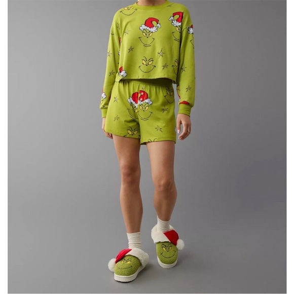 American Eagle Grinch Scuff Slippers Green Faux Fur Santa Hat Size 7 NWOT - Picture 5 of 14